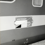 168242 Afbeelding van het koersbord op een electrisch treinstel mat. 1957 (Benelux) van de N.S./N.M.B.S. tijdens de ...